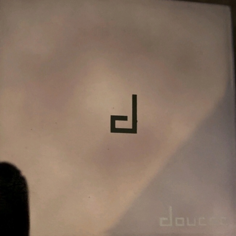 Doucce Cheek Blush Compact in Black - Picture 5 of 6